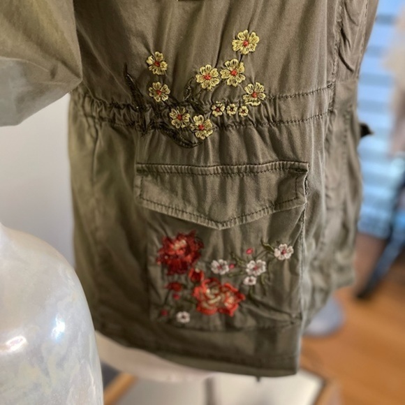 ☀️Green Embroidered Floral Embellishment Jacket - Picture 5 of 5
